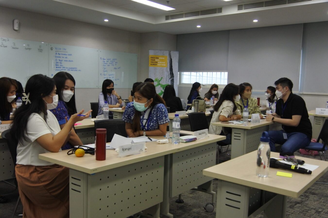 Peserta training FAME berdiskusi dalam kelompok